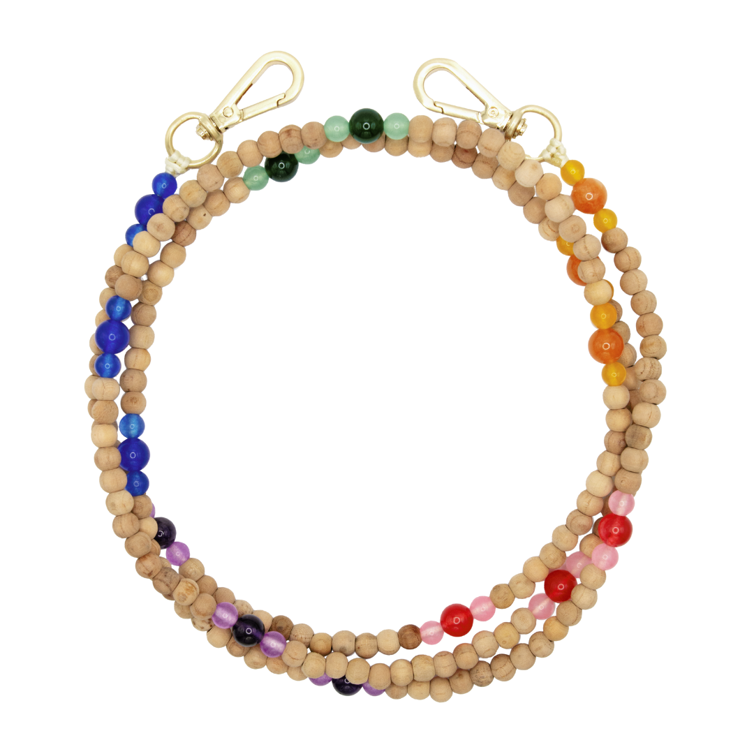 Bandoulière en perles de bois multicolore avec deux mousquetons dorés