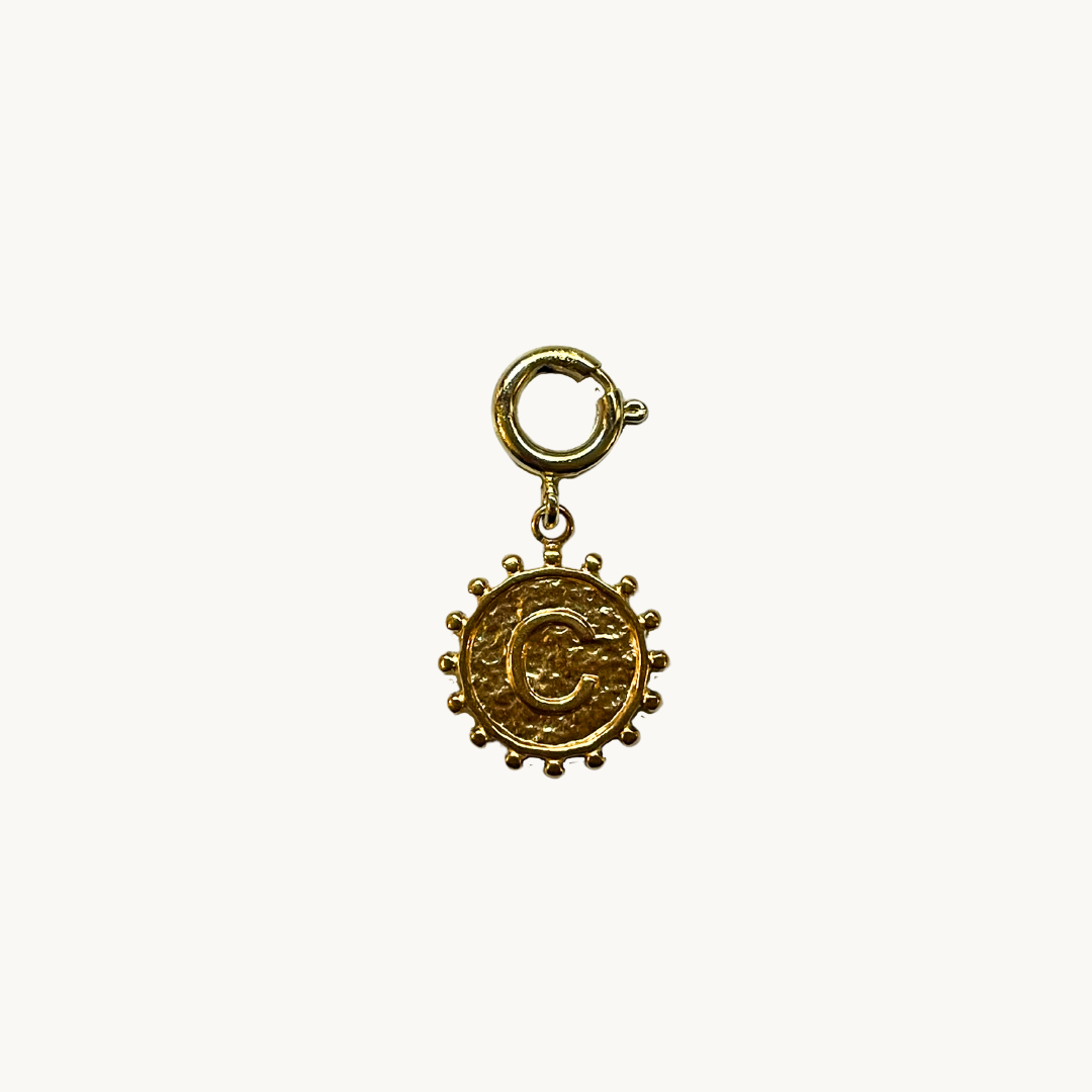 Charm soleil lettre dorée – Pendentif initiale élégant pour téléphone ou bijou