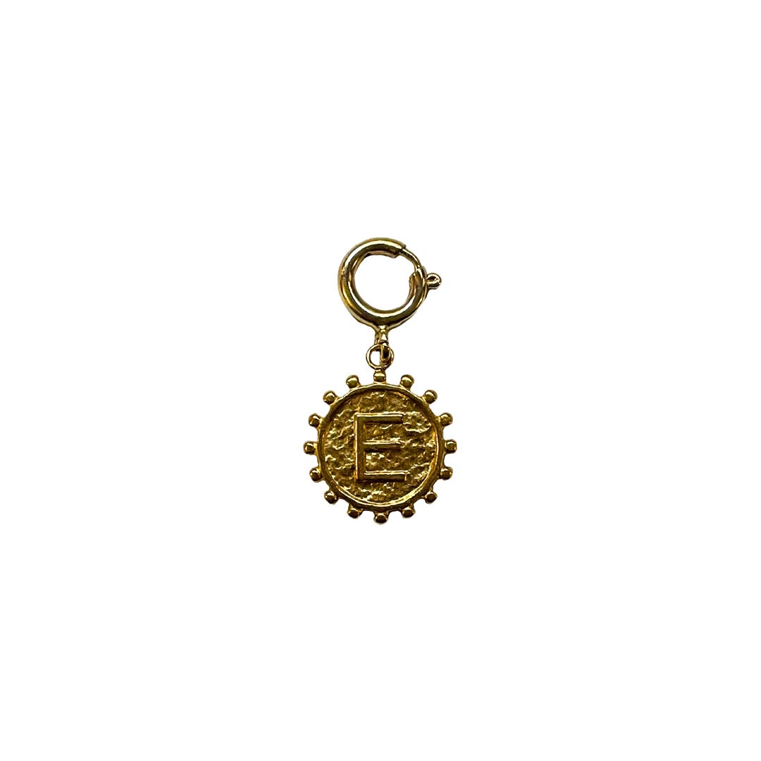Charm soleil lettre dorée – Pendentif initiale élégant pour téléphone ou bijou