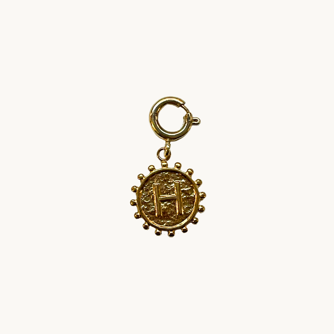 Charm soleil lettre dorée – Pendentif initiale élégant pour téléphone ou bijou