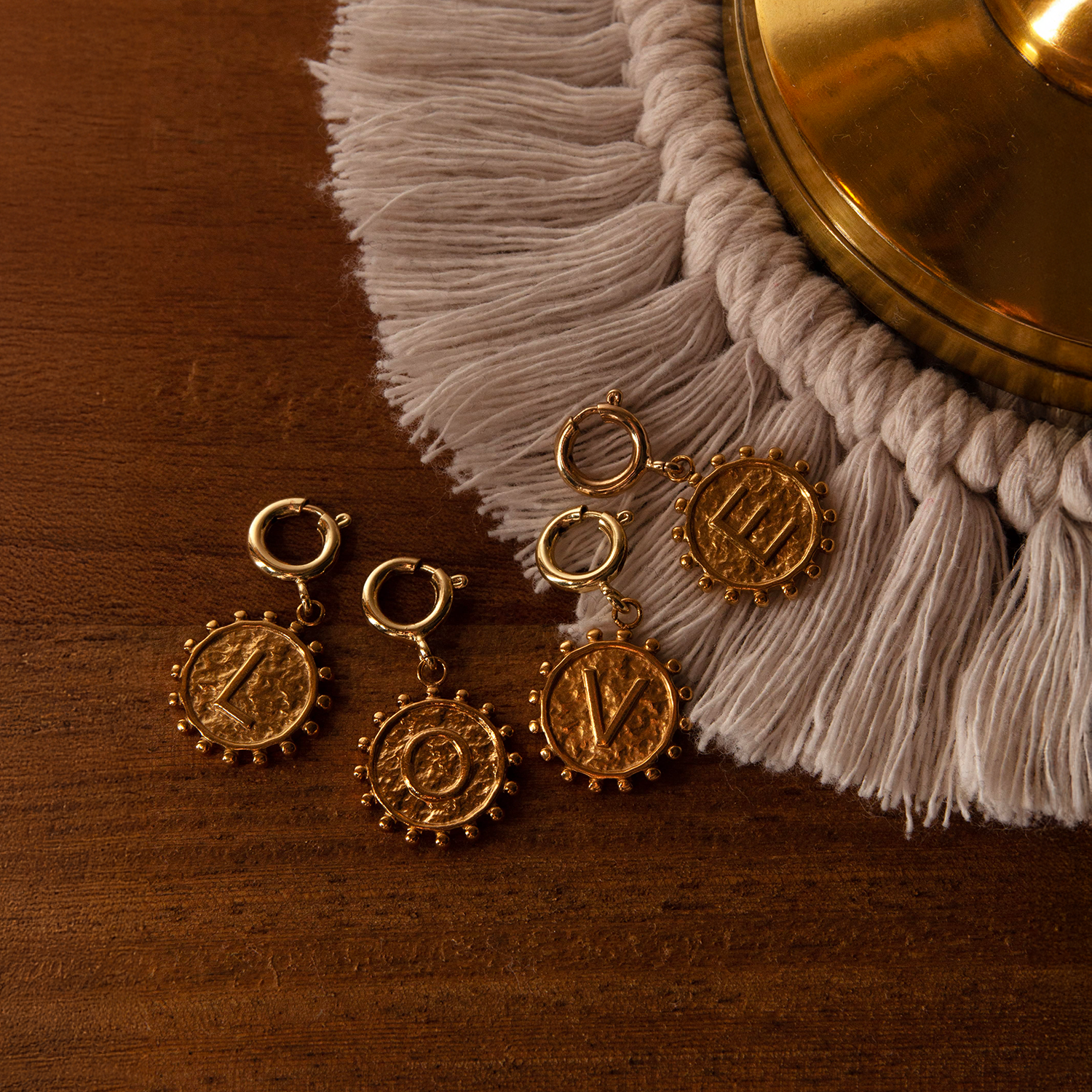 Pendentifs symboles et lettres