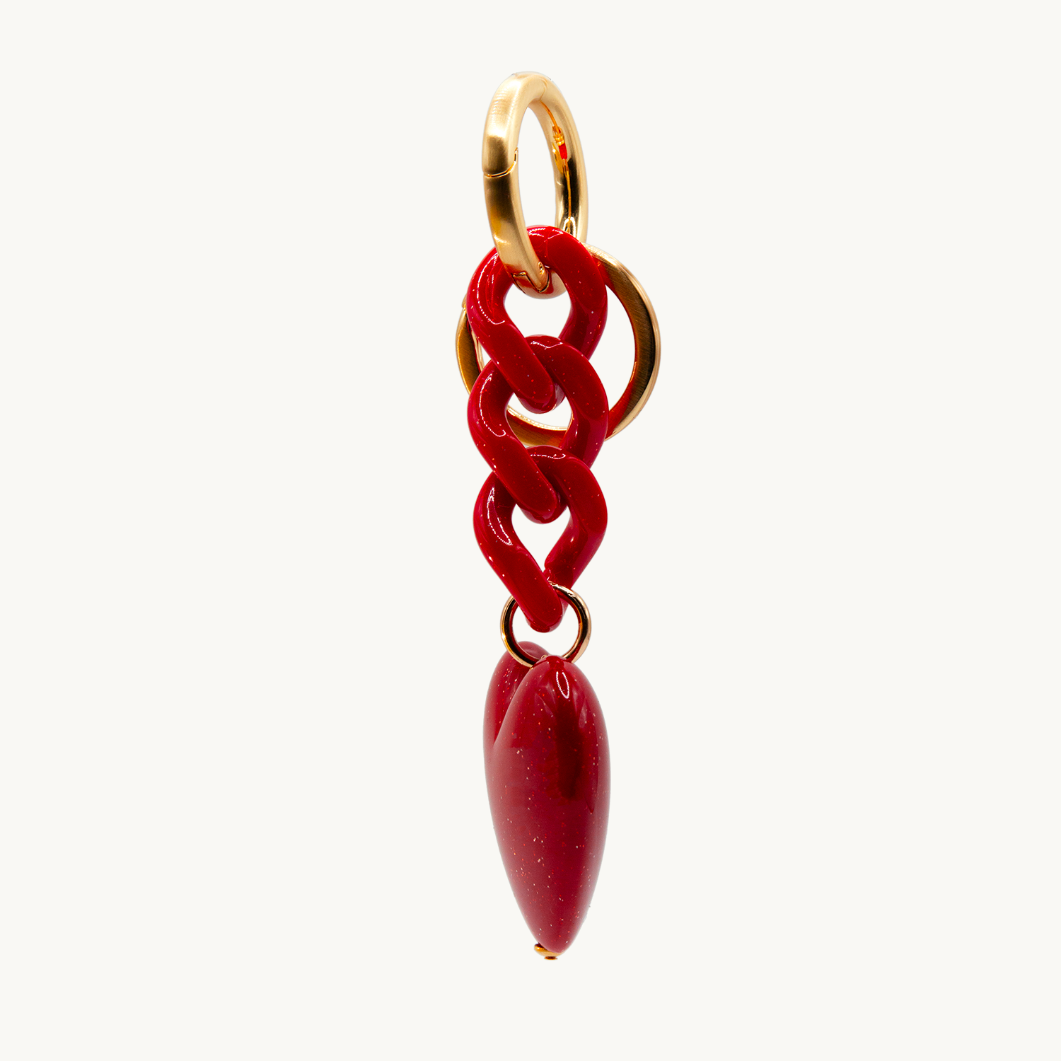 Porte-clés avec mousqueton doré, chaîne en résine rouge et pendentif cœur effet marbre