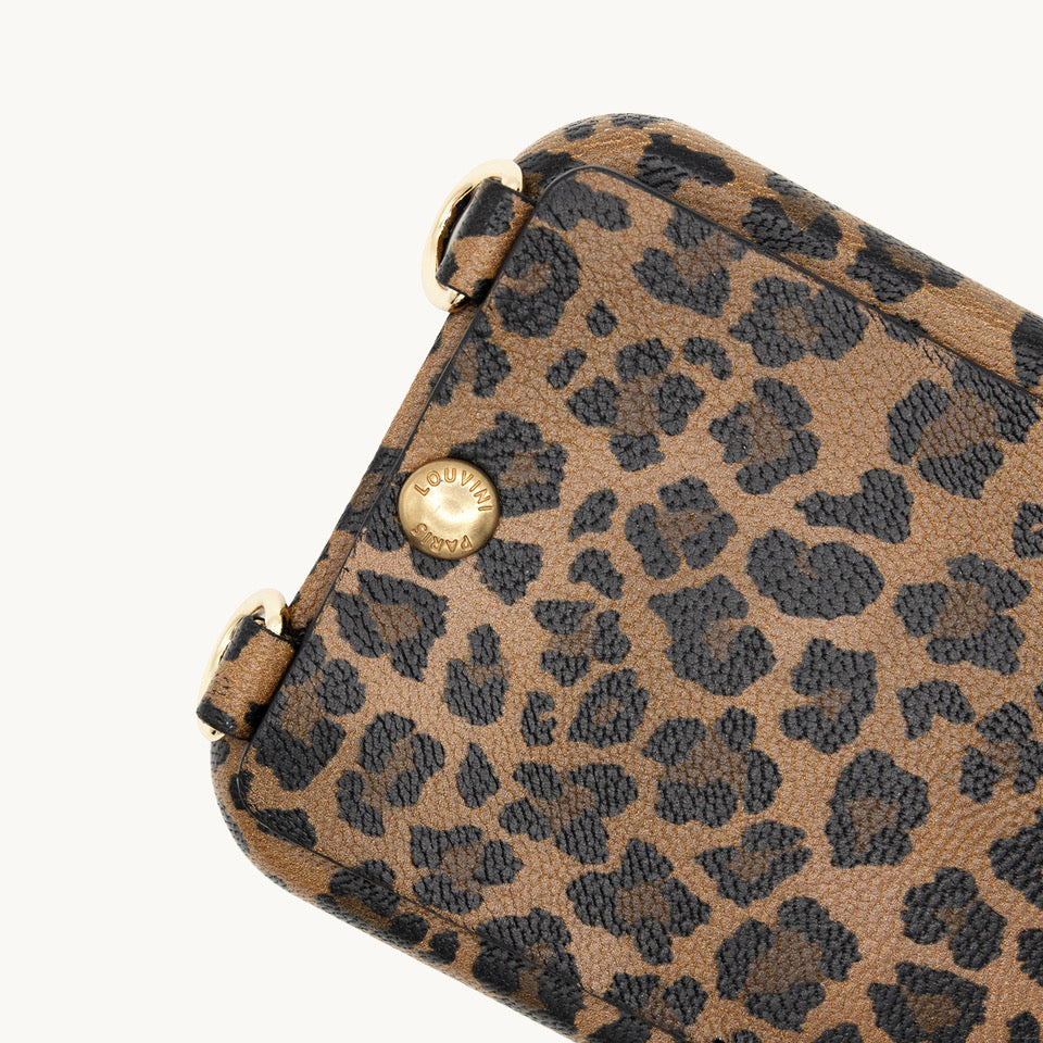 COQUE IPHONE CUIR PORTE CARTE AVEC ANNEAUX LOU LEOPARD detail
