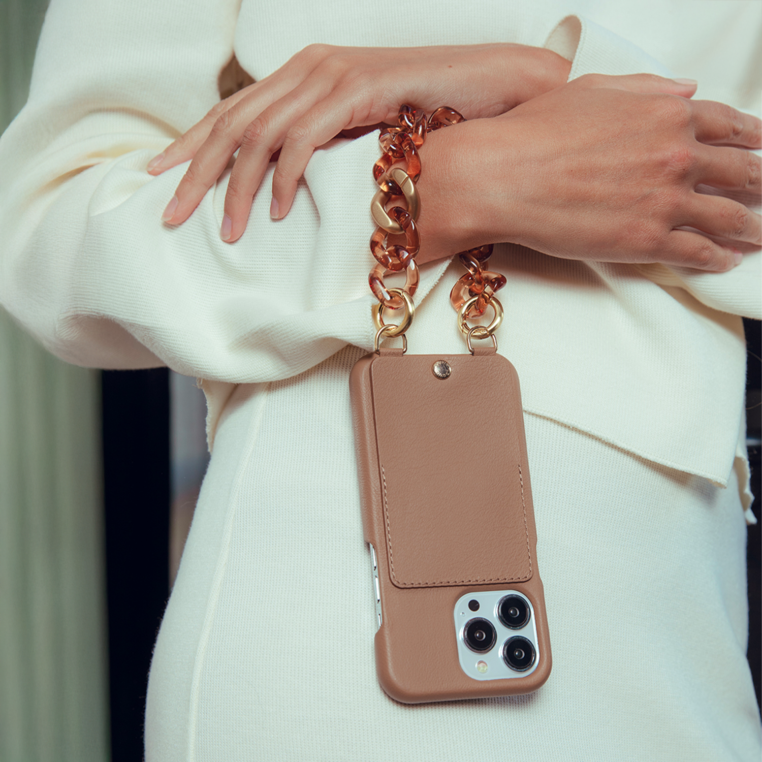 COQUE DE TÉLÉPHONE PORTABLE IPHONE EN CUIR AVEC ANNEAUX ET PORTE CARTE EN CAMEL