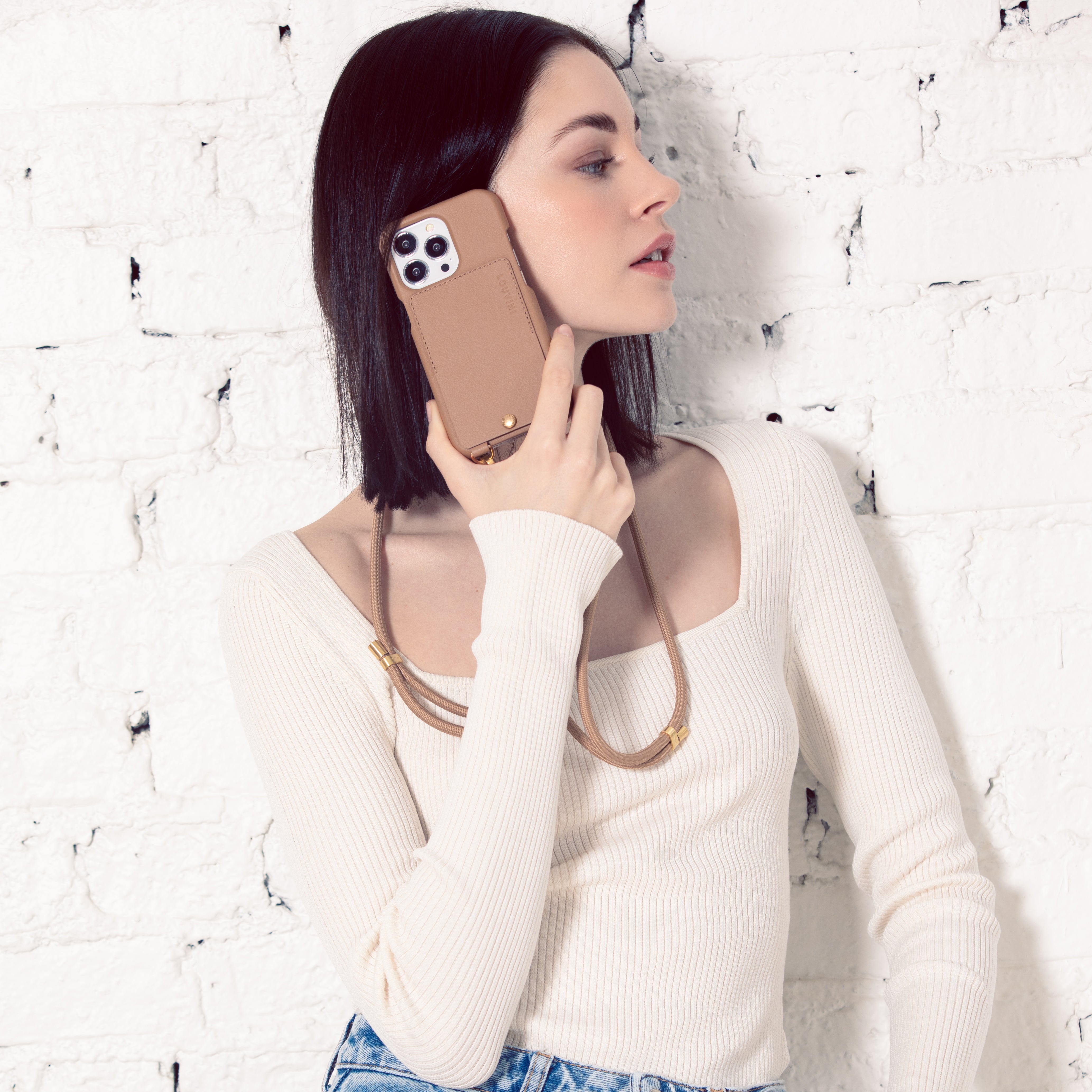 ENSEMBLE COQUE IPHONE CUIR CAMEL AVEC ANNEAUX ET CORDON AJUSTABLE CAMEL