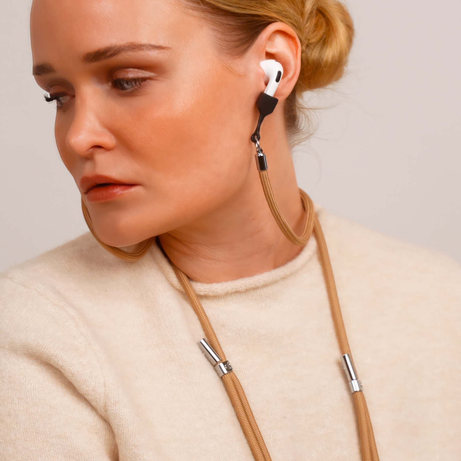 Cordon pour AirPods avec mousquetons argentés