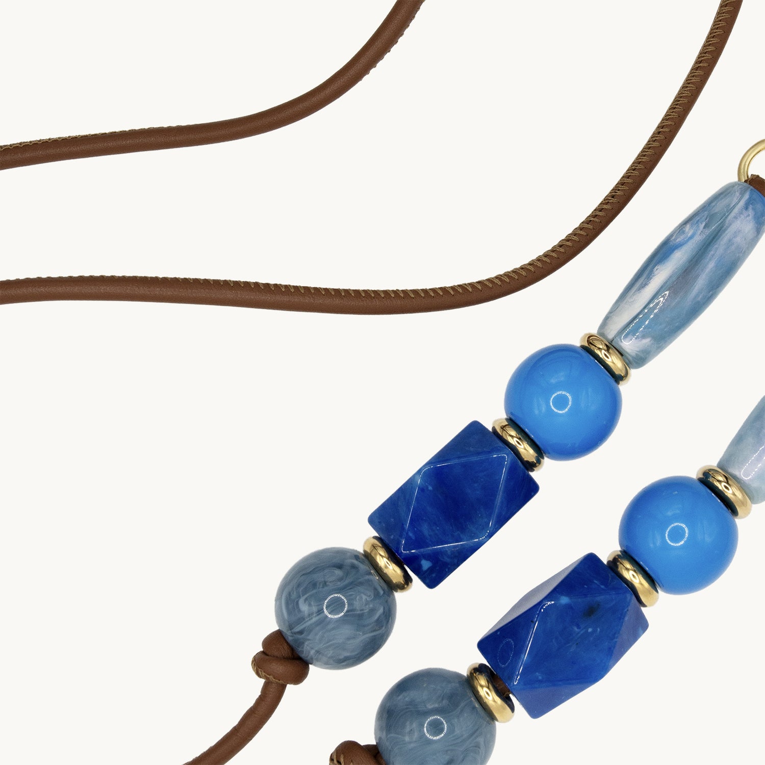 Cordon de telephone en cuir avec perles bleu