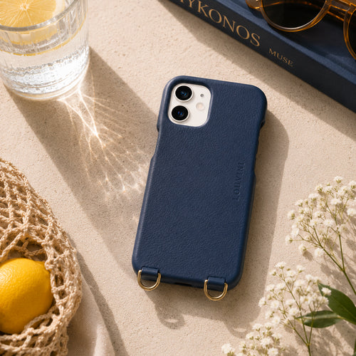 coque iphone 12 13 mini en cuir bleu marine avec anneaux dorés