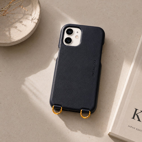 coque iphone 12 13 mini en cuir noir avec anneaux dorés