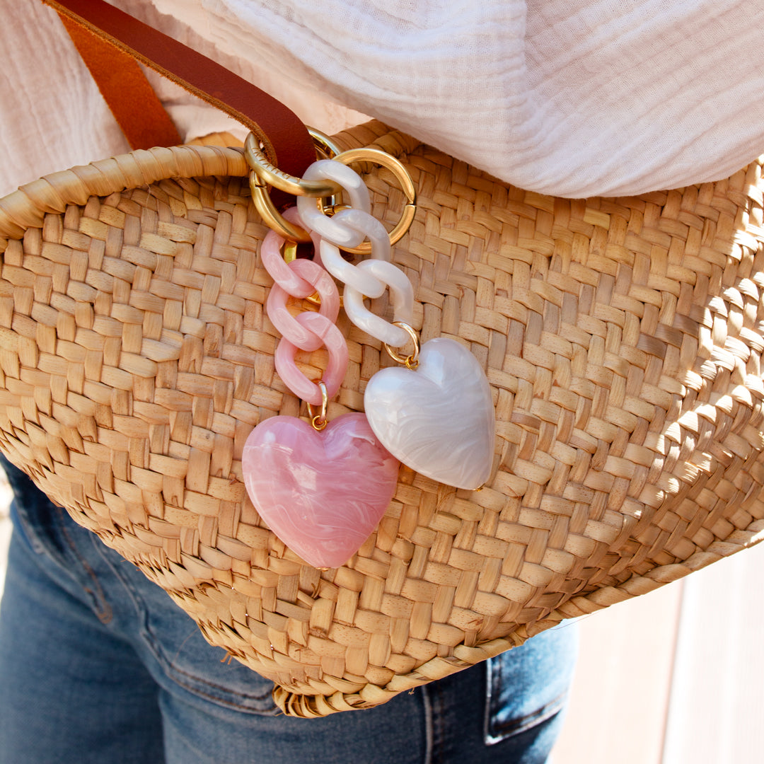 Porte-clé grigri de sac grand coeur blanc et rose