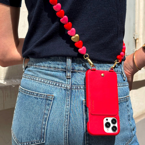 coque iphone en cuir rouge avec porte carte et bandoulière de téléphone à perles coeurs rose rouge