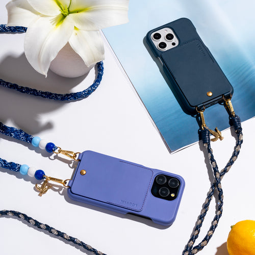 coque iphone en cuir violet et marine avec cordon bandoulière de téléphone tressé à strass