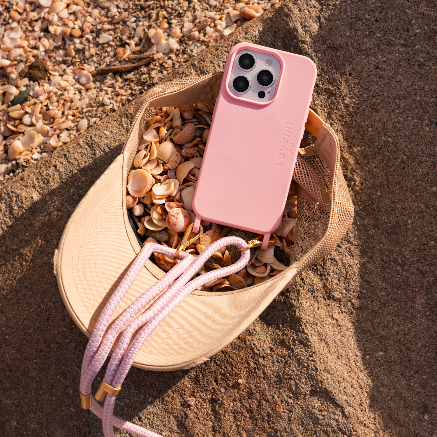 Coque de téléphone iPhone rose avec MagSafe et anneaux intégrés