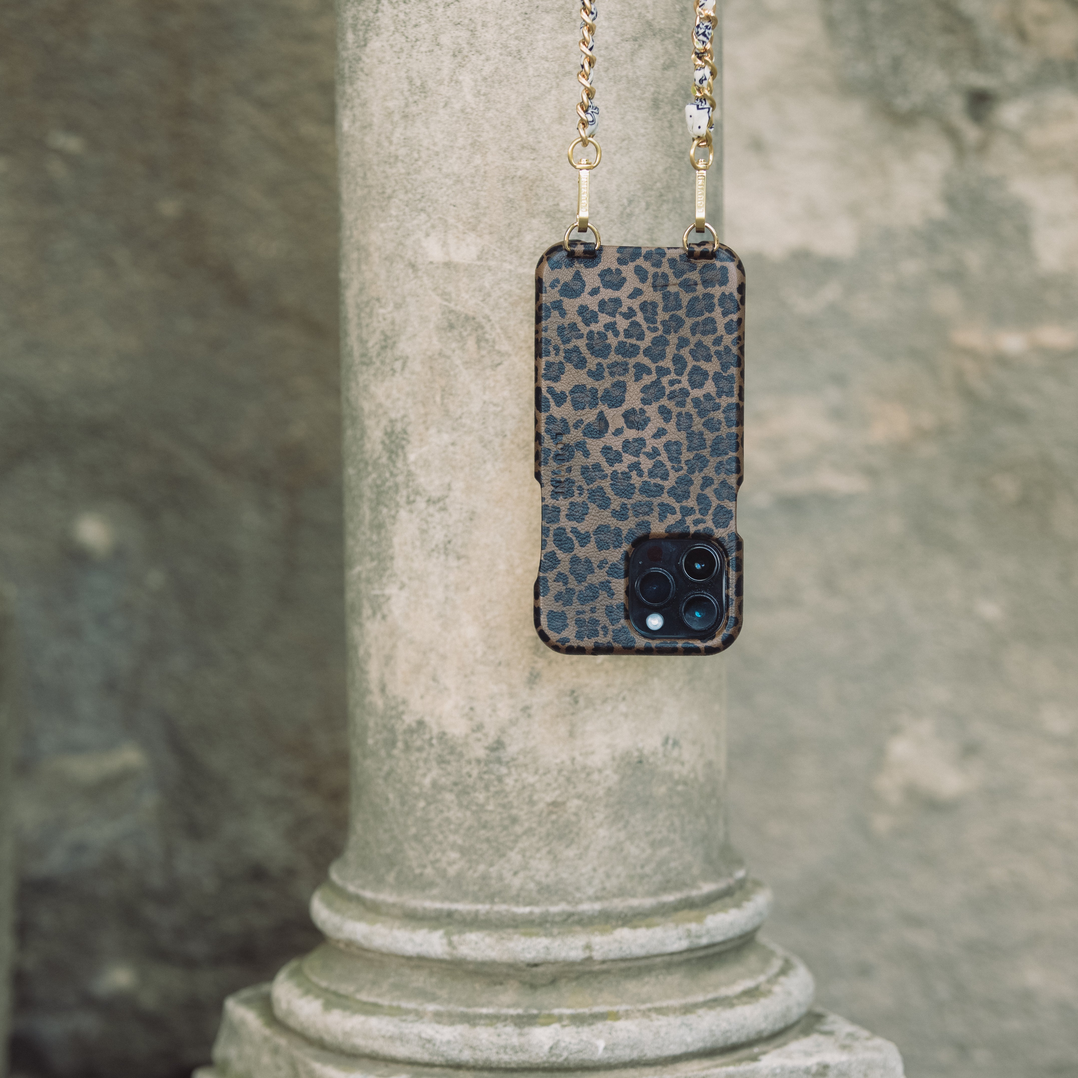 LEATHER IPHONE CASE WITH LOOPS AND MAGSAFE MAX - LEOPARD