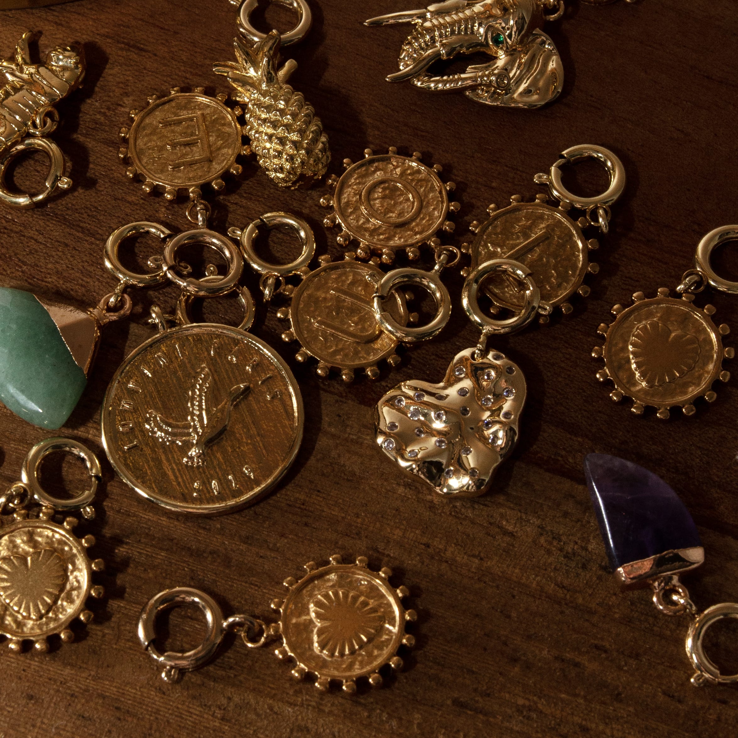 Pendentifs symboles et lettres