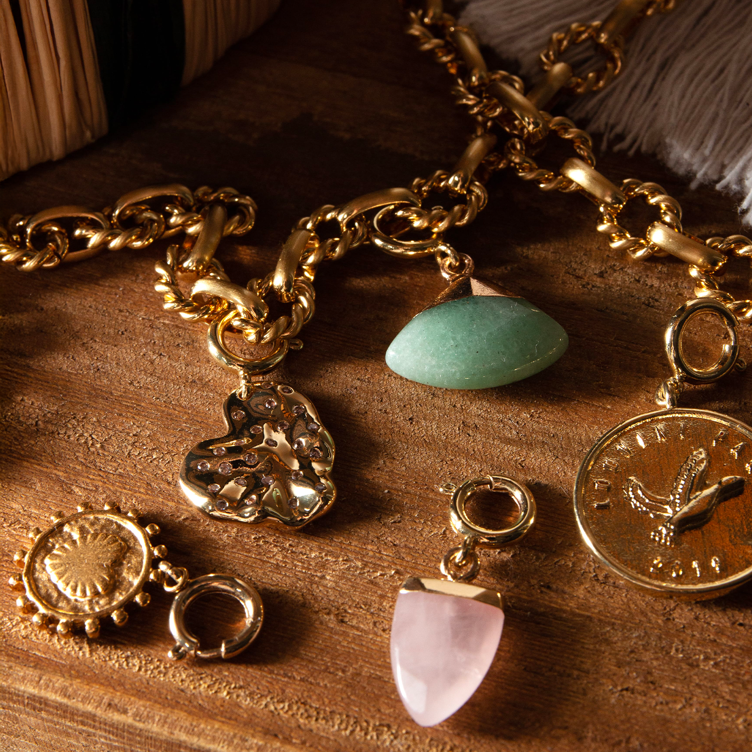 Pendentifs symboles et lettres