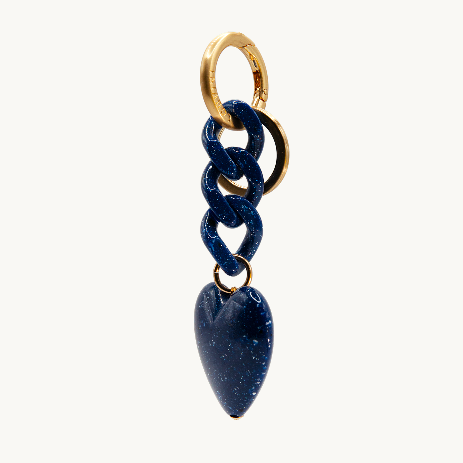 Porte-clés avec mousqueton doré, chaîne en résine marine et pendentif cœur effet marbre