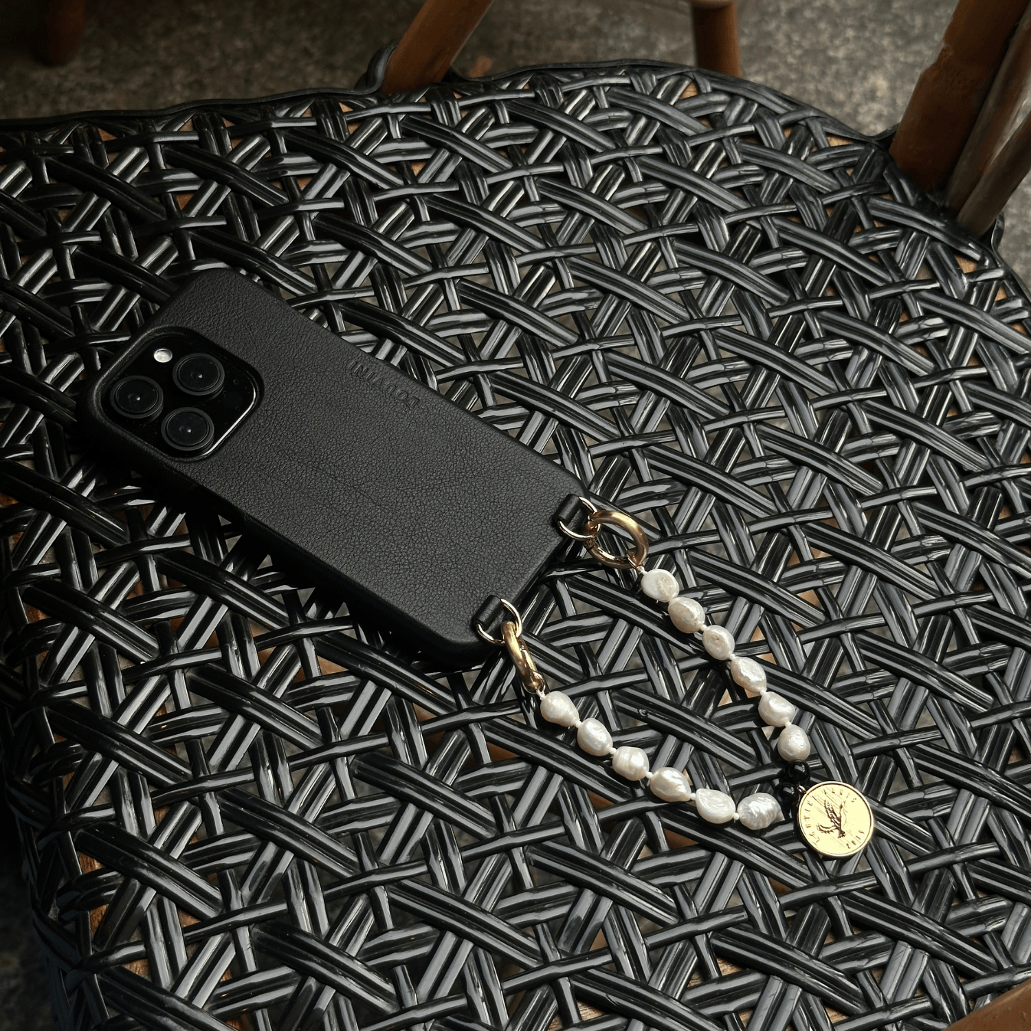 LEATHER IPHONE CASE WITH LOOPS AND MAGSAFE MAX - BLACK