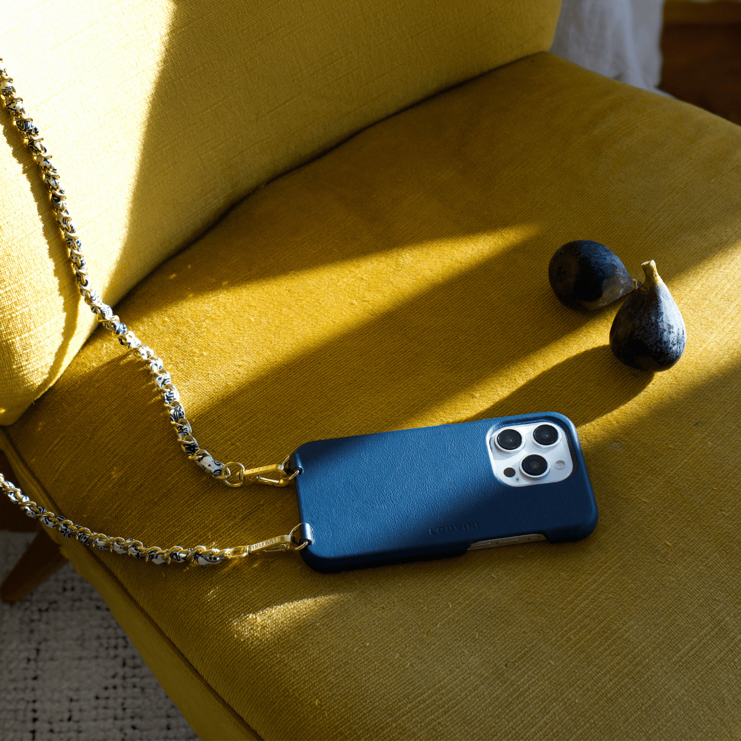 LEATHER IPHONE CASE WITH LOOPS AND MAGSAFE MAX - NAVY