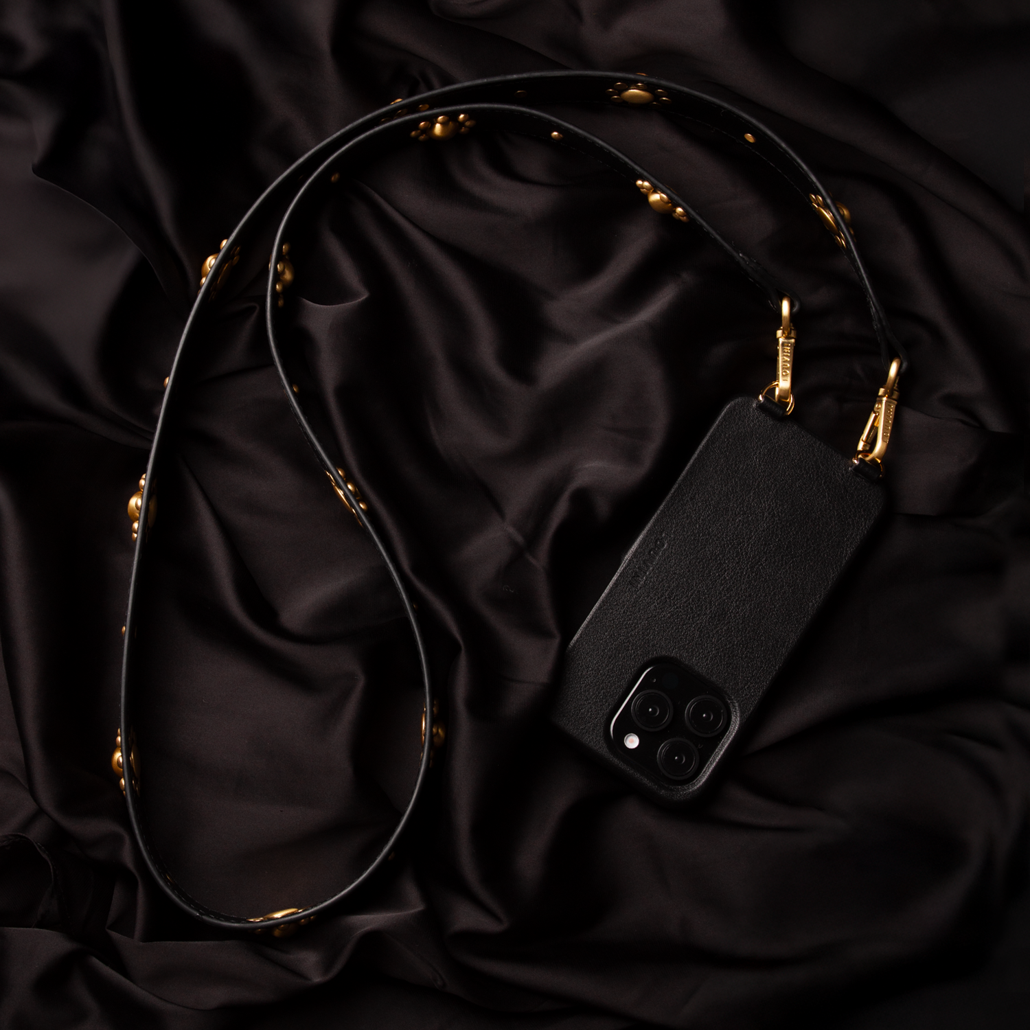 sangle noir en cuir avec détails doré 