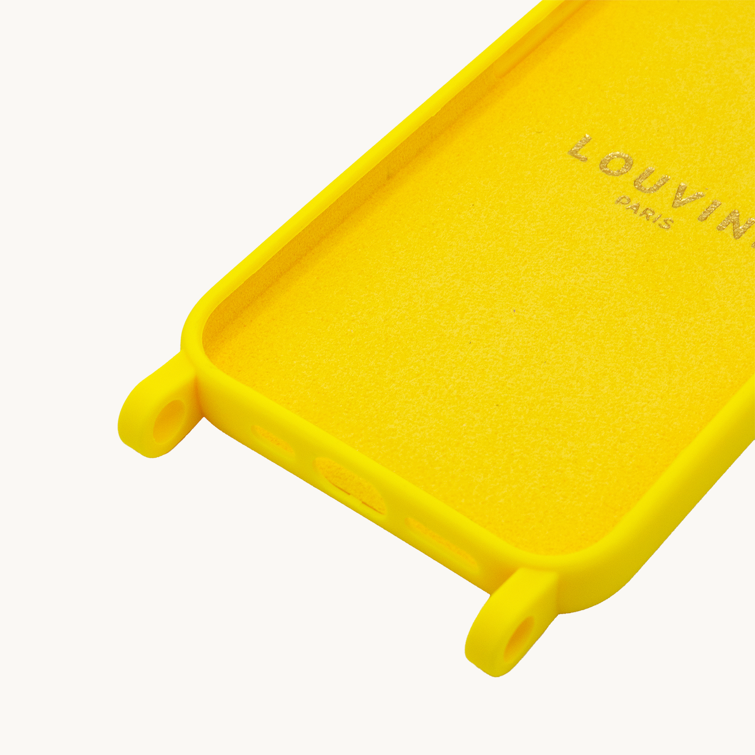 coque iPhone detail silicone jaune avec anneaux