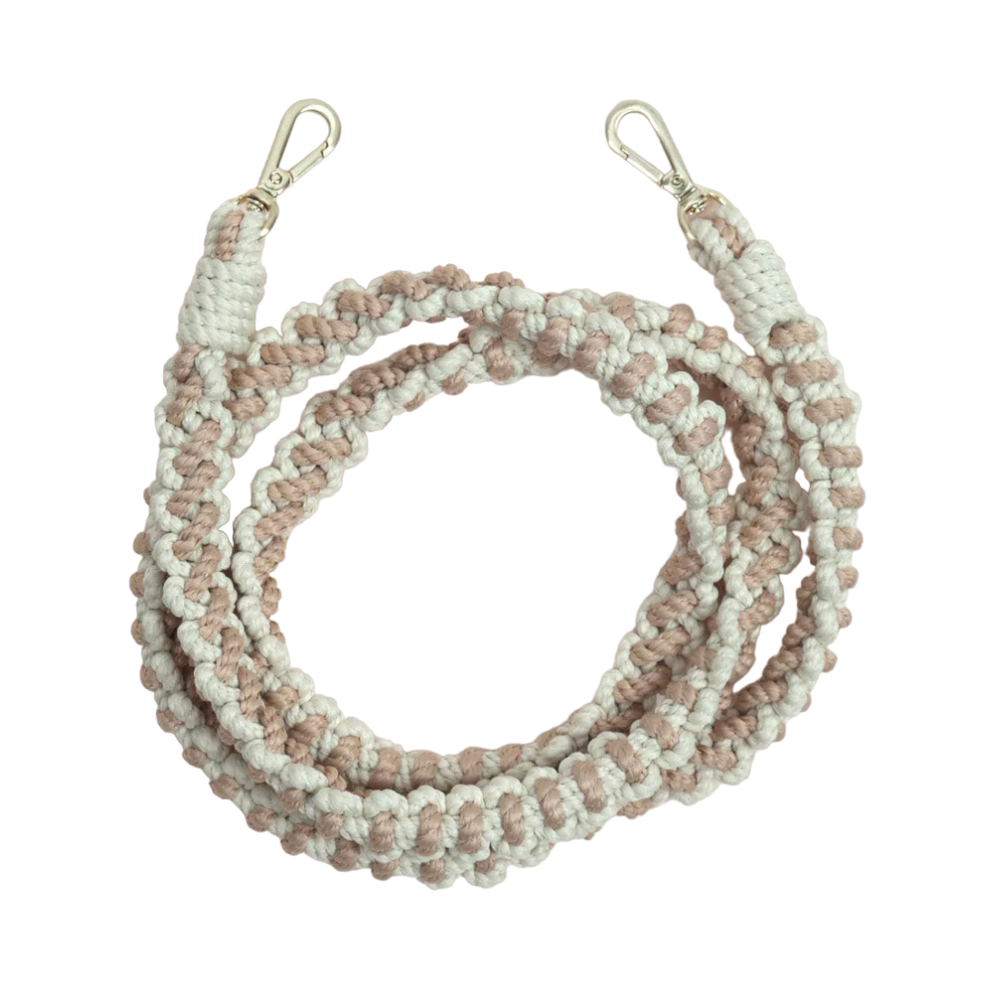 cordon de telephone beige nude en macrame avec mousquetons