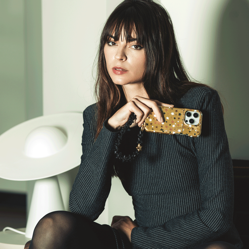 coque iphone lou etoiles dore et bracelet de telephone etoiles noir