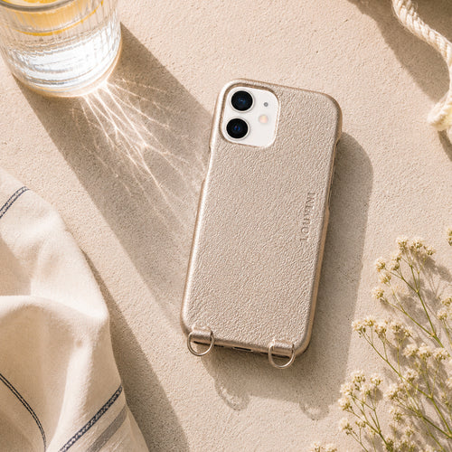 coque iphone 12 13 mini en cuir doré métallisé avec anneaux
