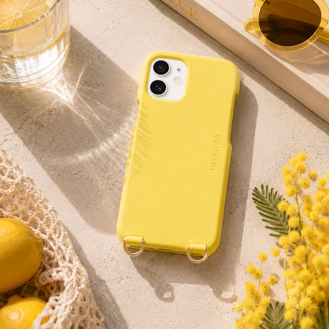 coque iphone 12 13 mini en cuir jaune avec anneaux dorés